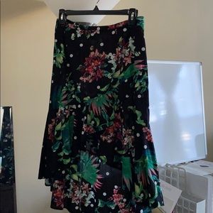 Bold elements floral design skirt